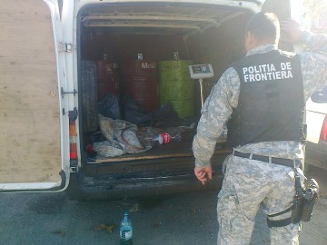 Transport ilegal de motorină şi peşte, interceptat de poliţiştii de frontieră